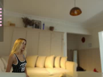 girl
        kriss0leoo cam image #4641294