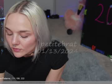 girl
        petitebrat cam image #3278963