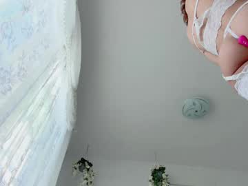 girl
        littlegreekflower cam image #6303448
