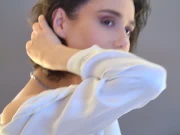 girl
        anitaricci cam image #4173209