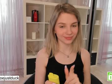 girl
        beverlyvega cam image #897510