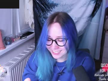 girl
        blue_mooncat cam image #208266