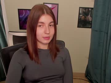 girl
        stacy_cy cam image #5409772