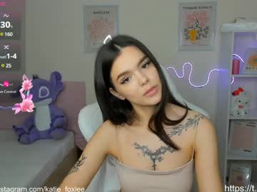 girl
        katiefoxie cam image #5875369
