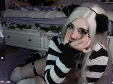 girl
        crimsonkitten cam image #2255287