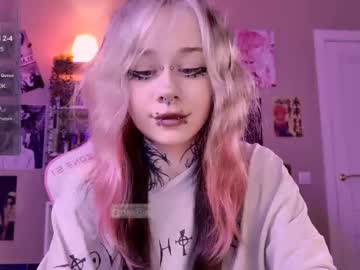 girl
        lollyshy__ cam image #6555509