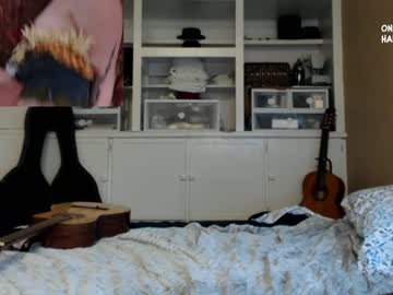 girl
        harperthefox cam image #189741