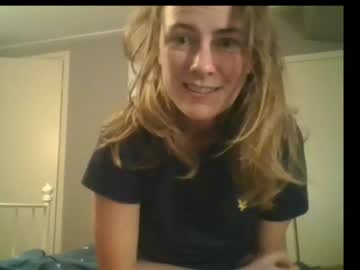 girl
        littleyara cam image #16338