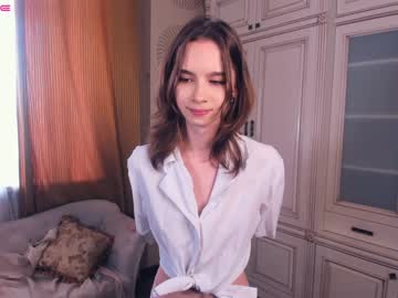 girl
        happiness_call cam image #1184872