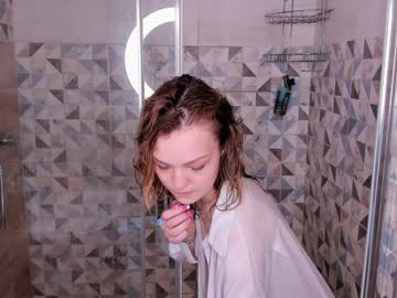 girl
        alice_tucci cam image #4692376