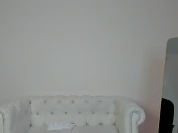 girl
        oliviabr0wn cam image #358699