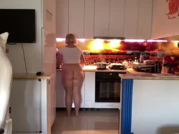 girl
        kiradivine cam image #2630543