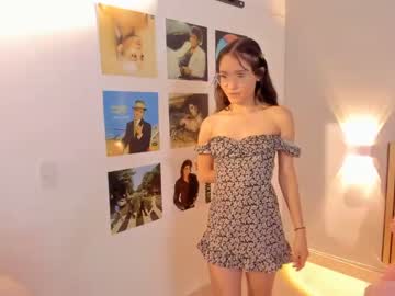 girl
        little_effy18 cam image #2022282