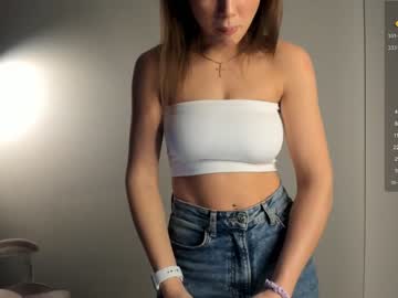 girl
        brittcubitt cam image #3675822