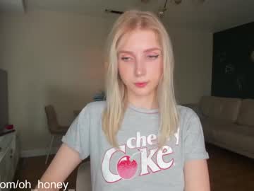 girl
        oh_honey_ cam image #1910378