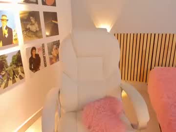 girl
        little_effy18 cam image #2037929