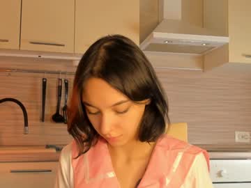 girl
        aimeerogers cam image #1304713