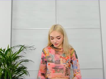 girl
        elizabeth__gray cam image #230540