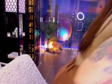 girl
        alma_pearl cam image #1689339