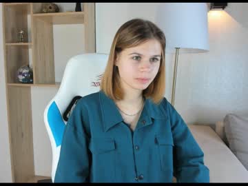 girl
        fontyfall cam image #2866702