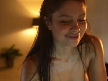 girl
        tifalock_ cam image #6239337