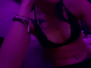 girl
        julesroses cam image #3410981