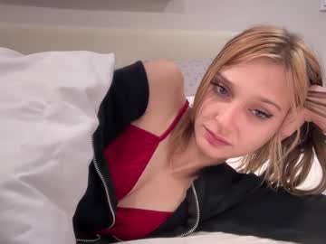 girl
        sierradelaney cam image #5359377