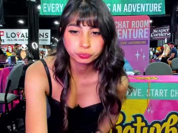 girl
        violetttflowers cam image #5334559