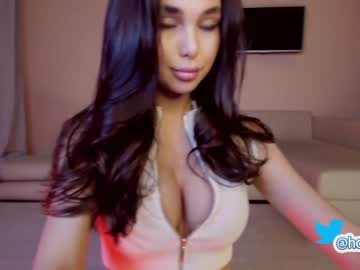 girl
        hollyextra cam image #555557