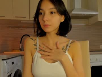 girl
        aimeerogers cam image #1383679