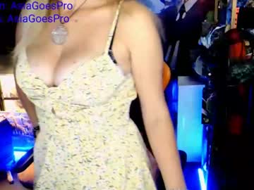 girl
        yoursecretgirlfriend963 cam image #4283539