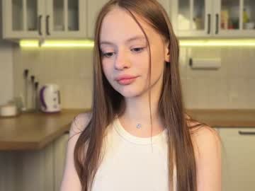 girl
        tweety_sweetie cam image #5435460