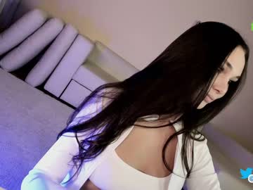 girl
        hollyextra cam image #3953673