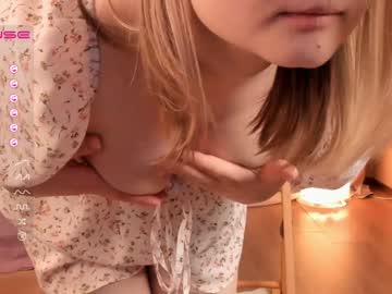 girl
        bettybarnett cam image #1792351