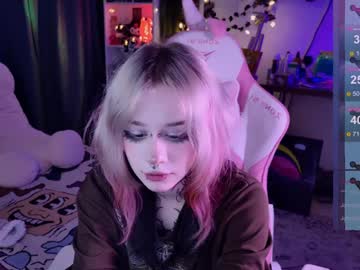 girl
        lollyshy__ cam image #5636175