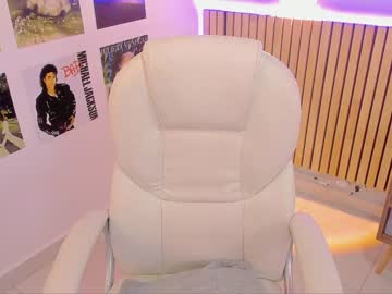 girl
        little_effy18 cam image #2841225