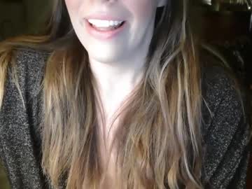 girl
        mommyofyourdreams cam image #5990401