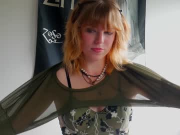 girl
        sisypheanlove cam image #2479671