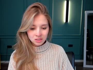 girl
        milablush cam image #1073397