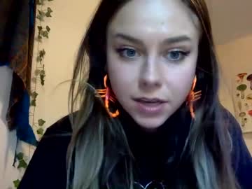girl
        lillypadgrl cam image #2690059