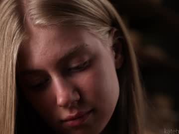 girl
        kateharrise cam image #4483442