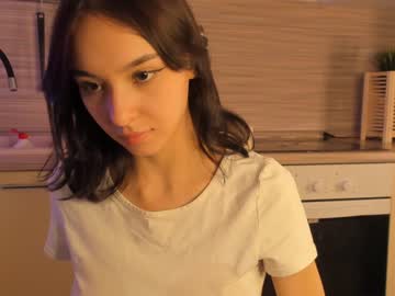 girl
        aimeerogers cam image #1182263
