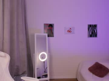 girl
        miavixxenn cam image #6047897