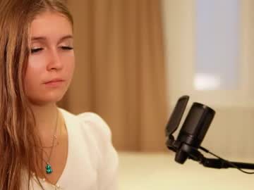 girl
        elvinagallamore cam image #5152105