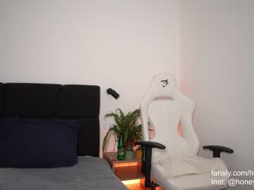 girl
        honeyyykate cam image #4181668