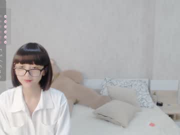 girl
        little_yena cam image #2755215