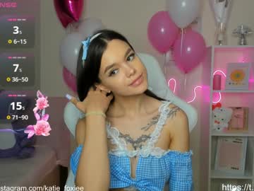 girl
        katiefoxie cam image #5178993