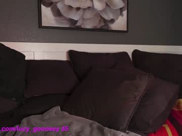 girl
        lucy_gooosey cam image #3085688