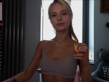 girl
        stefanie_collins cam image #2126707