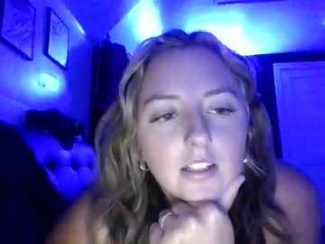 girl
        bunnyybabee cam image #2287906